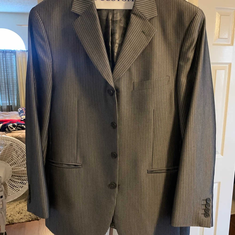 Gray Classic Suit with Notched Lapels